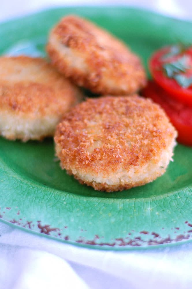 3 chicken cakes on a green plate