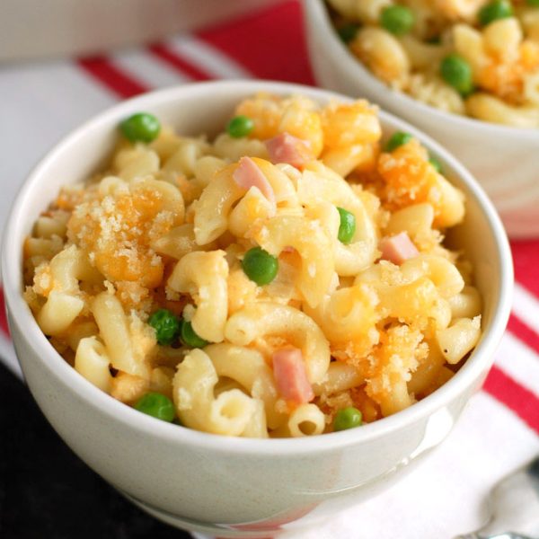 macaroni and cheese with ham and cheese in bowl.