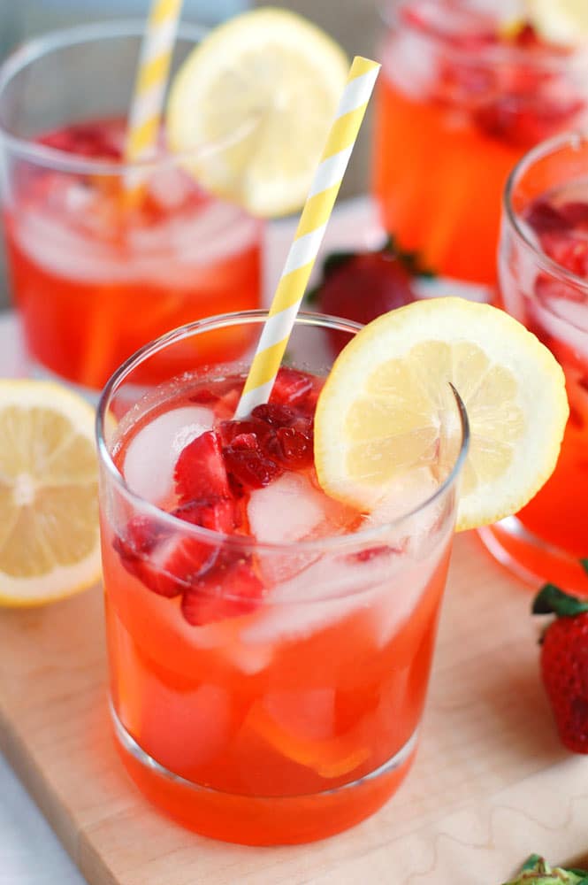 - The BEST strawberry lemonade. Made with fresh lemon juice and strawberries, everyone will love this recipe! Strawberry Lemonade in a glass with yellow straw and lemon slice.