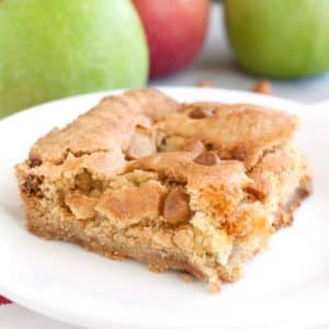 Blondie square with apples.