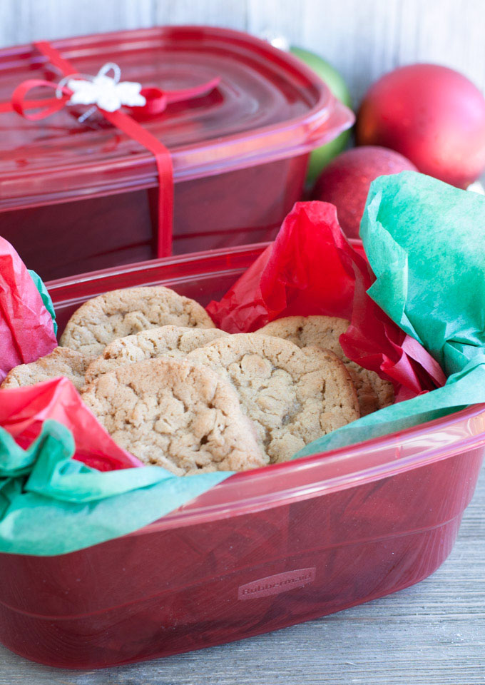 Chewy Cinnamon Oatmeal Cookies packaged up for a gift
