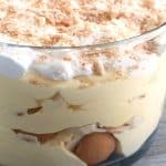 Glass bowl with pudding and cookies.