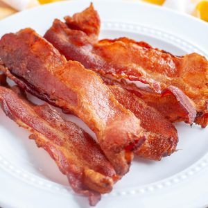 Plate with cooked bacon.