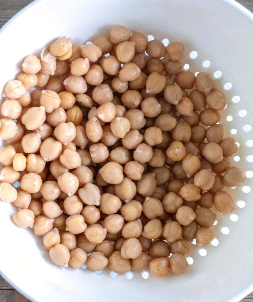 Drained chickpeas in a collander 