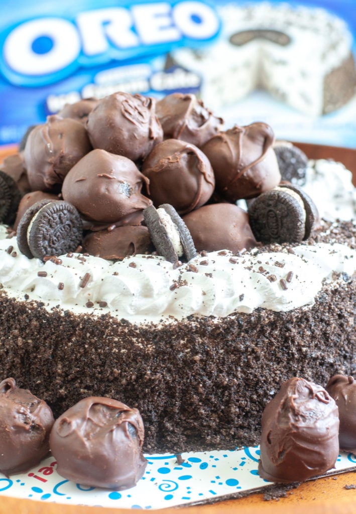 OREO ice cream cake with Blue cake box in background