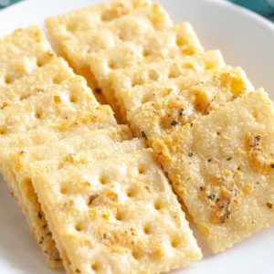 Crackers with spices on a plate.
