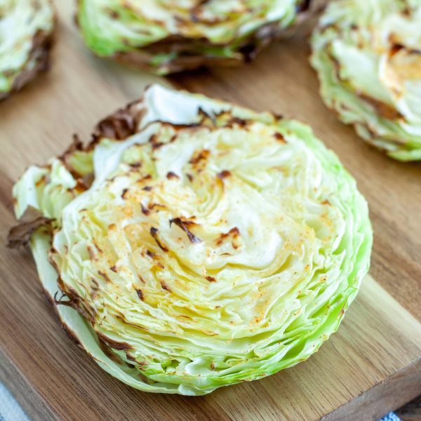 Sliced roasted cabbage.