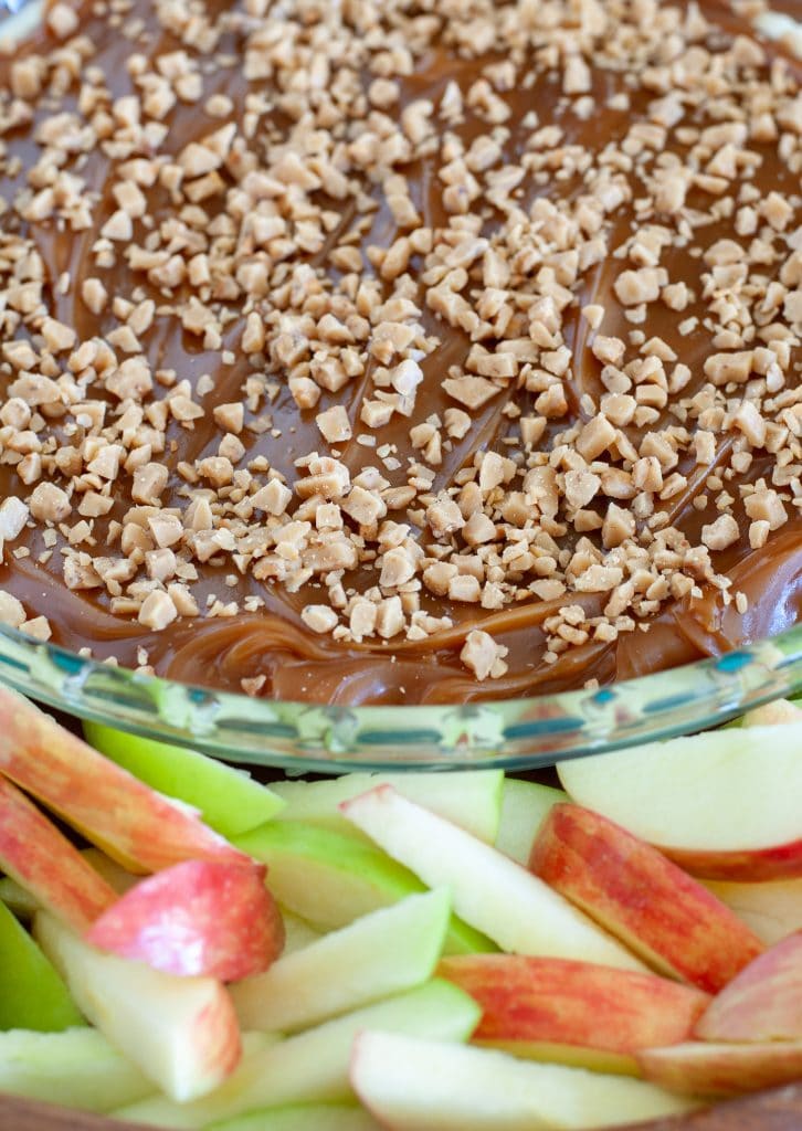 caramel dip with sliced apples