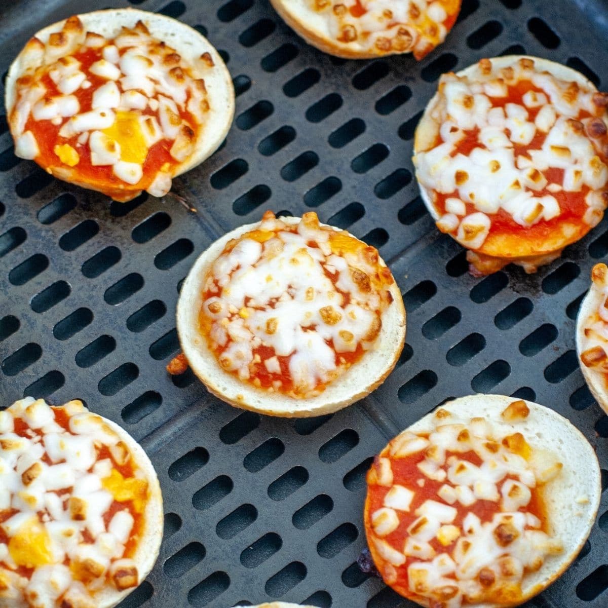 Air Fryer Bagel Pizza in 10 minutes EASY QUICK