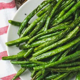 Green beans on a plate.