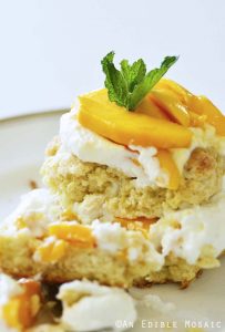 Cake with cream and mango.