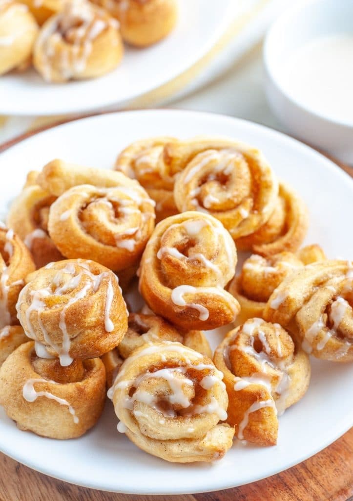 Plate of cinnamon rolls.