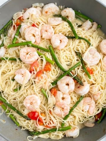 Pot of shrimp, asparagus, and pasta.