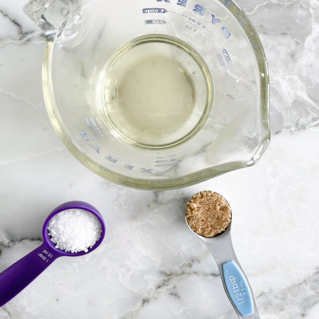 Measuring cup and tablespoons. 