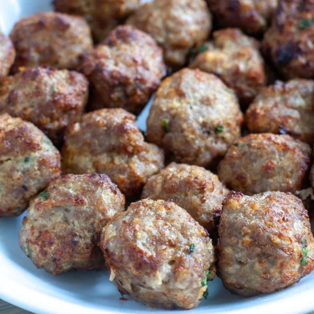 Plate of turkey meatballs.