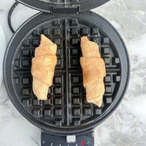 Easy Croffle Recipe (Croissant Waffle) - Food Lovin Family