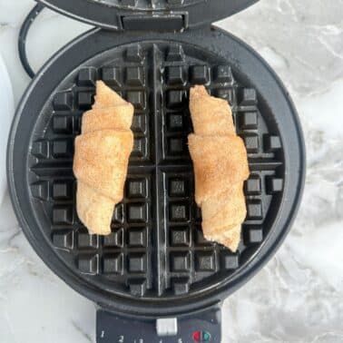 Easy Croffle Recipe (Croissant Waffle) - Food Lovin Family