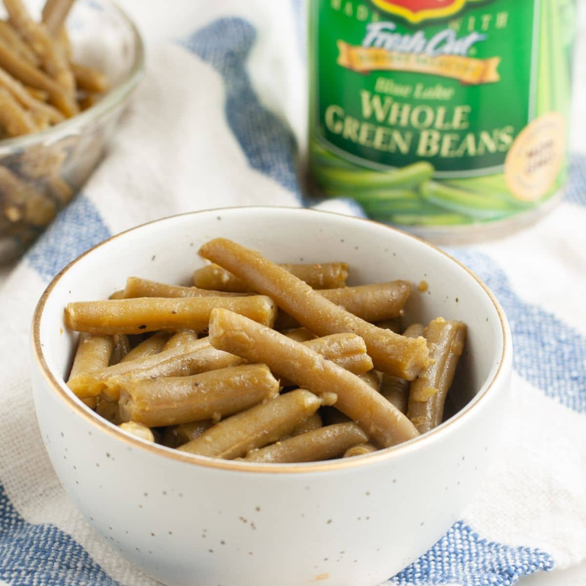Bowl of green beans.