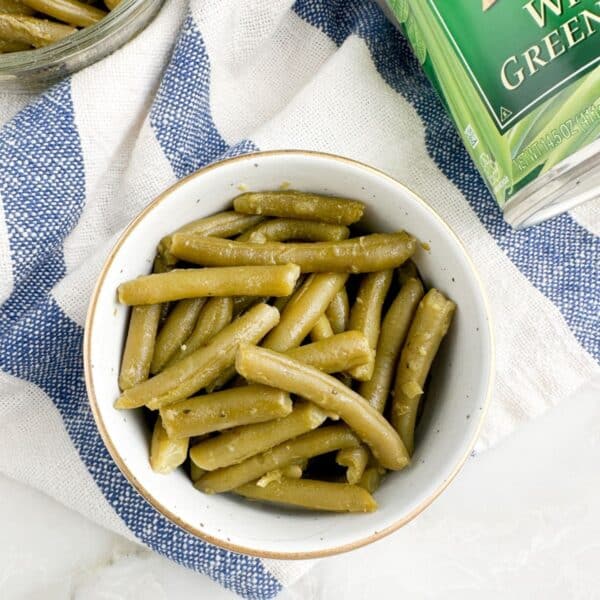 Bowl of seasoned green beans.