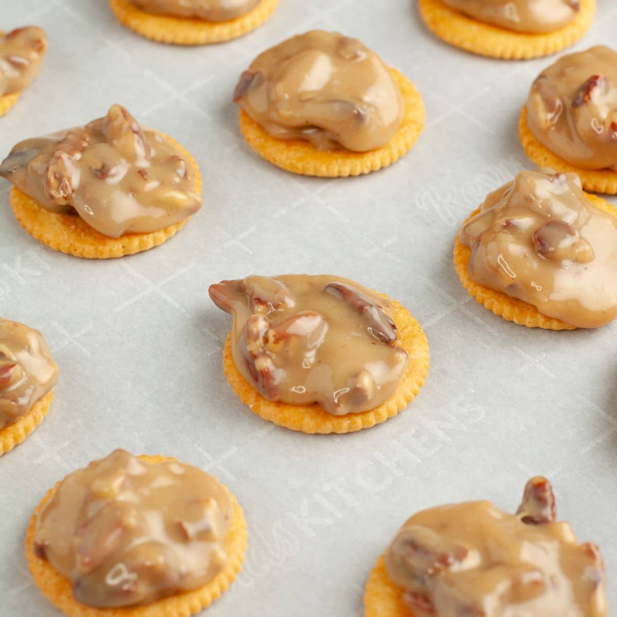 Tray of dandy do Ritz cookies.