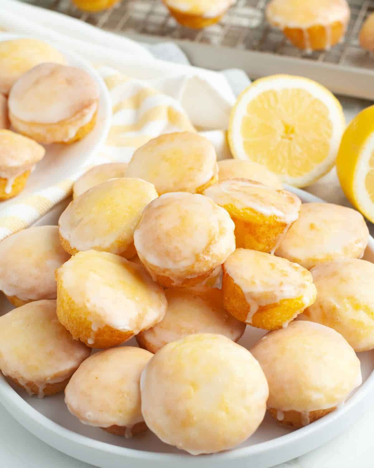 Plate of lemon blossoms.