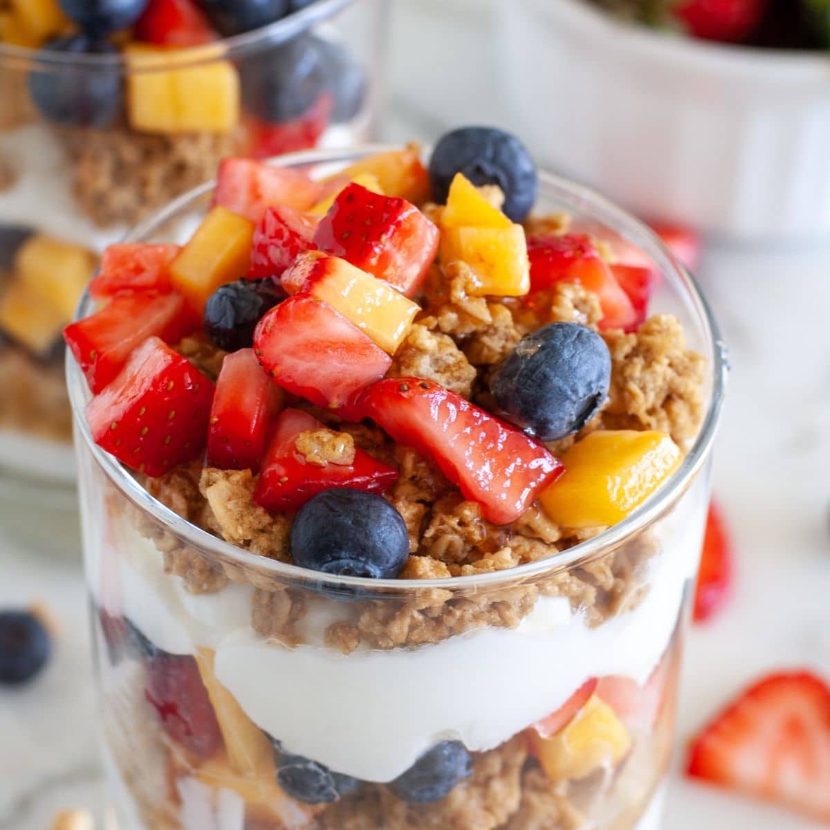 Fruit, yogurt, granola, parfait.