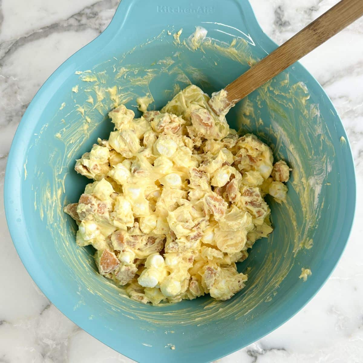 Bowl of banana pudding fluff with a spatula.