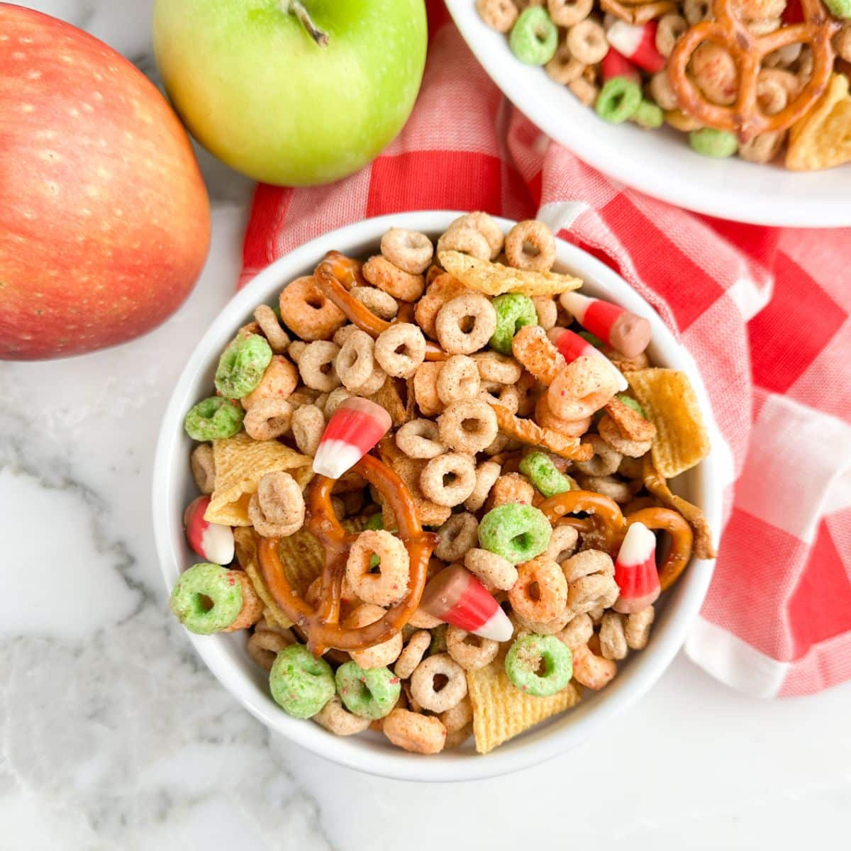 Bowl of apple pie snack mix.