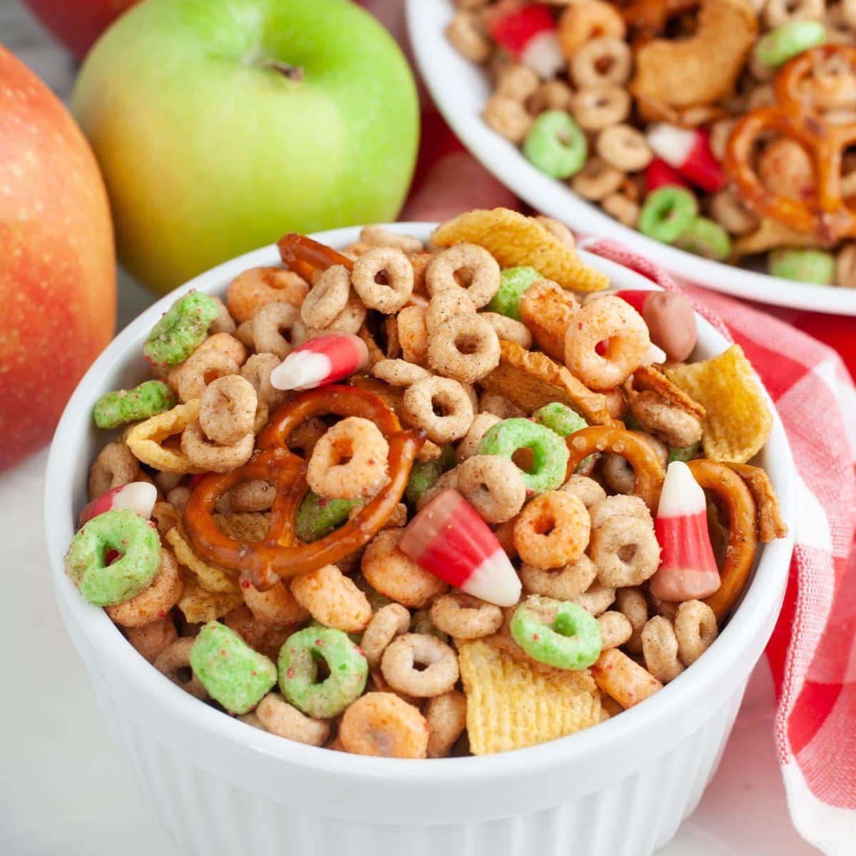 Bowl of apple pie snack mix.